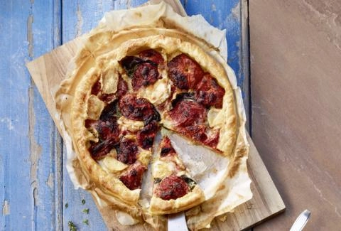 highlight_tarte_mit_geroesteten_tomaten_und_ziegenfrischkaese_010513.jpg